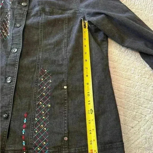 Alia Black Denim Jacket Embroidered Design 18 - Picture 6 of 12